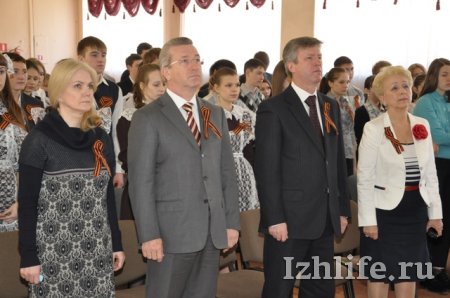 В канун Дня Победы глава Ижевска рассказал школьникам о своих воевавших дедах