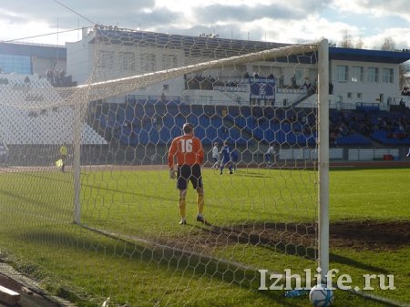 Ижевские футболисты выиграли у челябинской команды со счётом 2:1