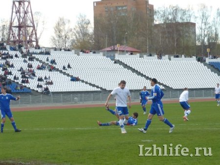 Ижевские футболисты выиграли у челябинской команды со счётом 2:1