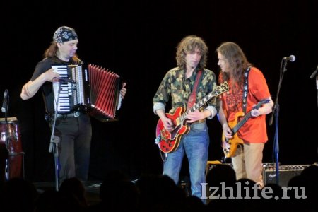 На концерте в Ижевске «Чиж и Ко» вспоминали выступление 25-летней давности