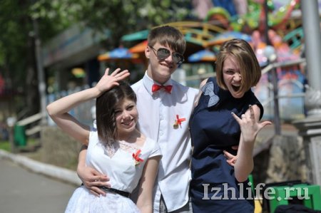 В Ижевске со школой попрощались 8 тысяч выпускников