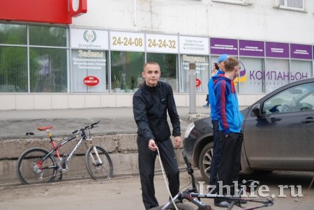 В Ижевске на парковке около ТЦ «Аврора-парк» сбили велосипедиста