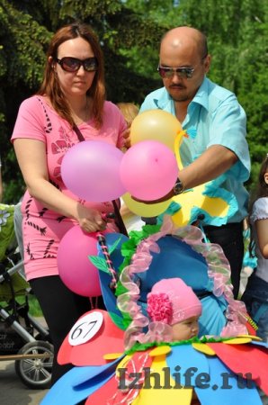 День защиты детей в Ижевске отметили парадом колясок