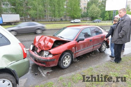 Серьезная авария на 40 лет Победы в Ижевске: столкнулись 4 машины