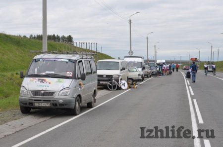 Фотофакт: из-за велогонки в Ижевске перекрыли движение на окружной дороге