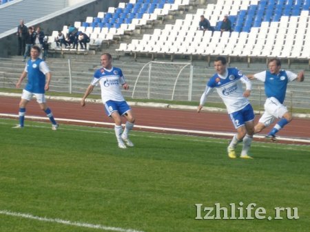 Игроки ФК «Зенит-Ижевск» сыграли вничью с «Газовиком» из Оренбурга