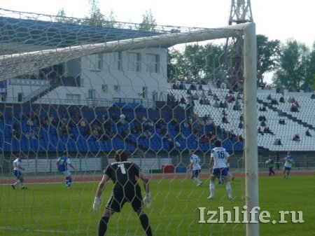 Игроки ФК «Зенит-Ижевск» сыграли вничью с «Газовиком» из Оренбурга