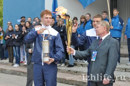 Фотофакт: в Ижевске прошла эстафета огня Универсиады 2013
