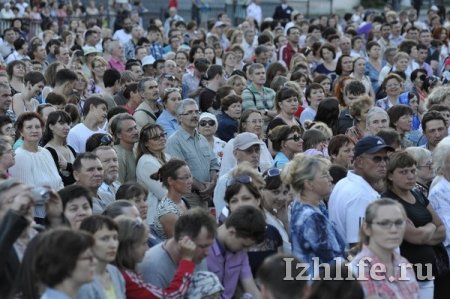 Почти 300 певцов сошлись в большом хоровом соборе в Ижевске