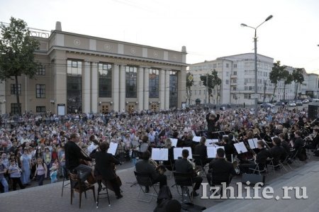 Почти 300 певцов сошлись в большом хоровом соборе в Ижевске
