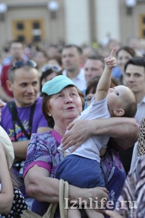 Почти 300 певцов сошлись в большом хоровом соборе в Ижевске