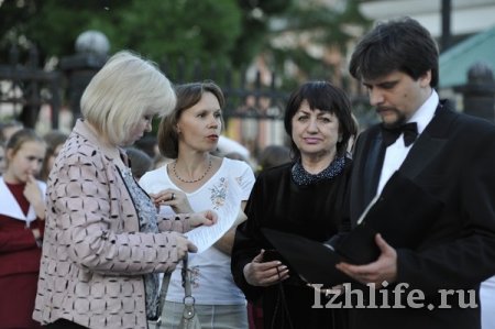 Почти 300 певцов сошлись в большом хоровом соборе в Ижевске