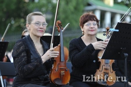 Почти 300 певцов сошлись в большом хоровом соборе в Ижевске