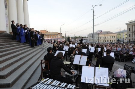 Почти 300 певцов сошлись в большом хоровом соборе в Ижевске