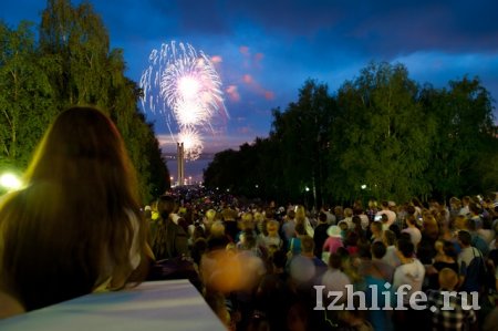 День города в Ижевске завершился праздничным салютом