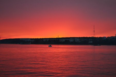 Фотофакт: ижевчанин запечатлел красивейший закат над Ижевским прудом