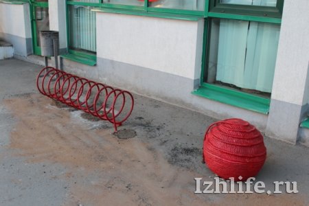 Фотофакт: в Ижевске появилась велопарковка-клубок