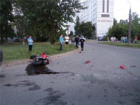 В Ижевске столкнулись легковушка и мотоцикл