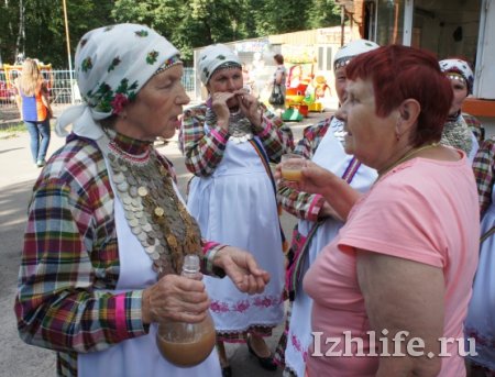 Фестиваль «ПарИжевск»: фантиковая баба, сюр в розлив и французская музыка