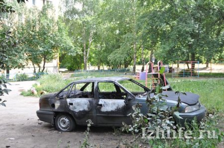 В Ижевске снова сгорел автомобиль