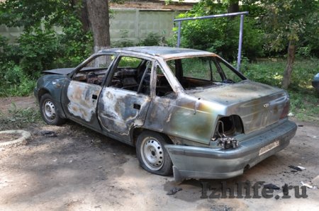 В Ижевске снова сгорел автомобиль
