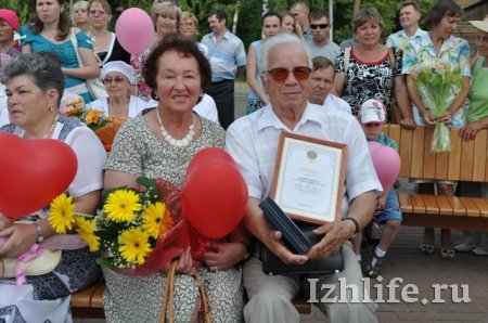 70 ижевским семьям вручили награды «За любовь и верность»