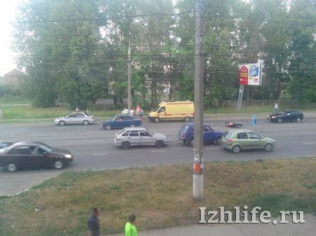 В Ижевске столкнулись мотоцикл и «нива»