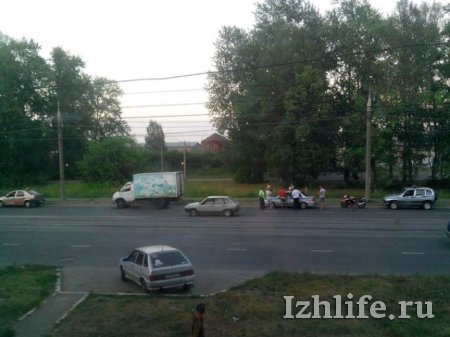 В Ижевске столкнулись мотоцикл и «нива»