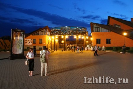 Фотофакт: в Ижевске прошла «ночь в зоопарке»