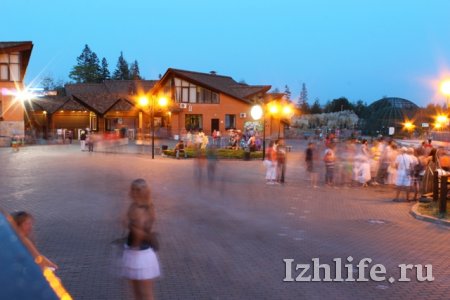 Фотофакт: в Ижевске прошла «ночь в зоопарке»