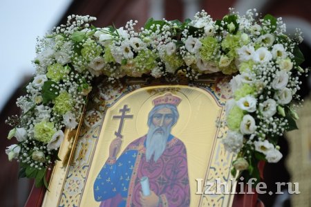 Крещение Руси ижевчане отметили Крестным ходом и колокольным звоном