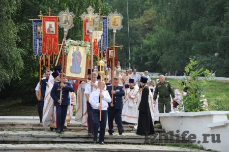 Крещение Руси ижевчане отметили Крестным ходом и колокольным звоном