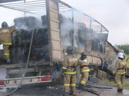 В Удмуртии после аварии сгорели две фуры и бензовоз