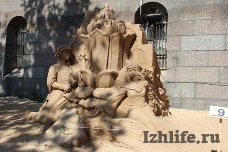Ижевчанин сделал из песка скульптуру героев «Хроники Нарнии»