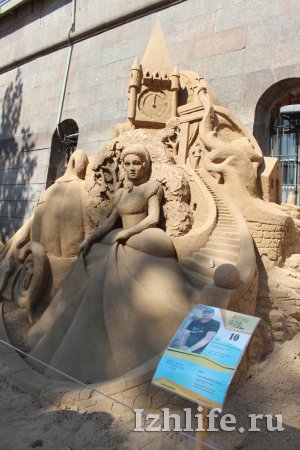 Ижевчанин сделал из песка скульптуру героев «Хроники Нарнии»