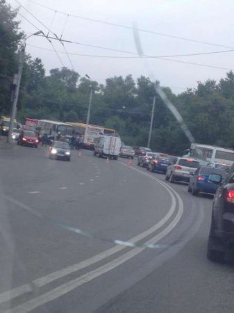 В Ижевске столкнулись 2 автобуса и легковушка