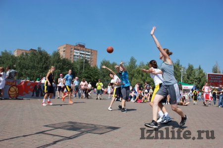 В Ижевске прошли соревнования по уличному баскетболу «Оранжевый мяч»
