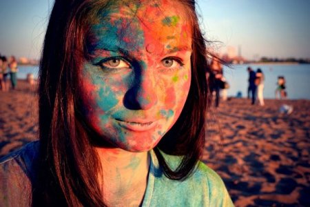 Фотофакт: фестиваль индийских красок Холи впервые прошел в Ижевске