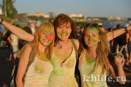 Фотофакт: фестиваль индийских красок Холи впервые прошел в Ижевске