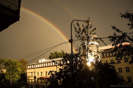 Фотофакт: в небе над Ижевском раздвоилась радуга