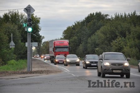 На перекрестке Сарапульский тракт - Пойма в Ижевске заработал светофор