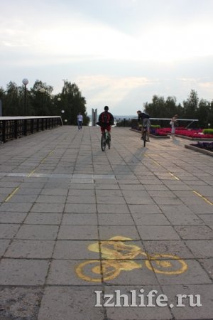 «Самодельную» велодорожку на Центральной площади Ижевска сотрут