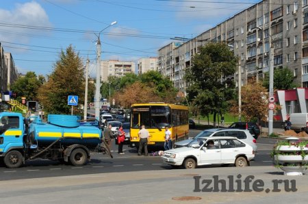 Водитель автобуса сбил мужчину на пешеходном переходе в Ижевске