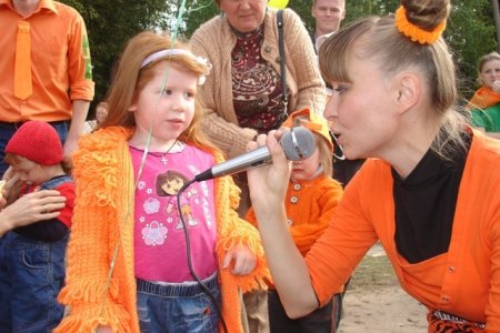 «Рыжий фестиваль» в Ижевске: Гоша Куценко, гигантский перепеч и апельсиновый сюрприз