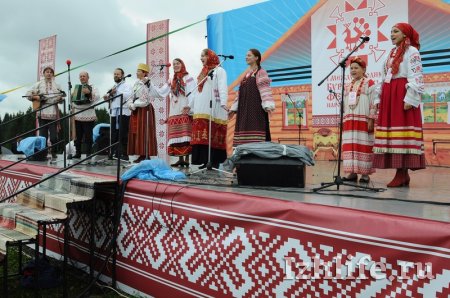 «Бурановский фестиваль» в Удмуртии: в музее-заповеднике «Лудорвай» прошло народное гулянье «Юмшан»
