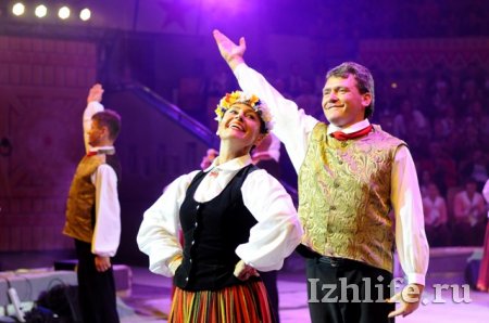 Первый «Бурановский фестиваль» в Удмуртии закрыли песней на нескольких языках