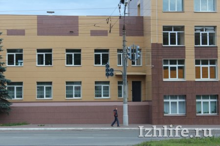 Светофор на Совхозной - Ленина в Ижевске заработает примерно через неделю