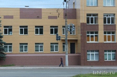 Школьная мода, парковка в подъезде и новое на дорогах: о чем утром говорят в Ижевске