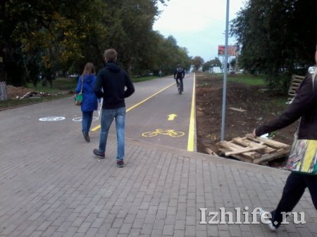 Фотофакт: на улице Кирова в Ижевске нарисовали велодорожку