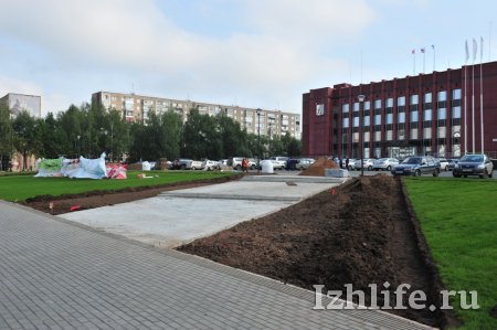 Перед зданием городской администрации поставили надпись «Ижевск»
